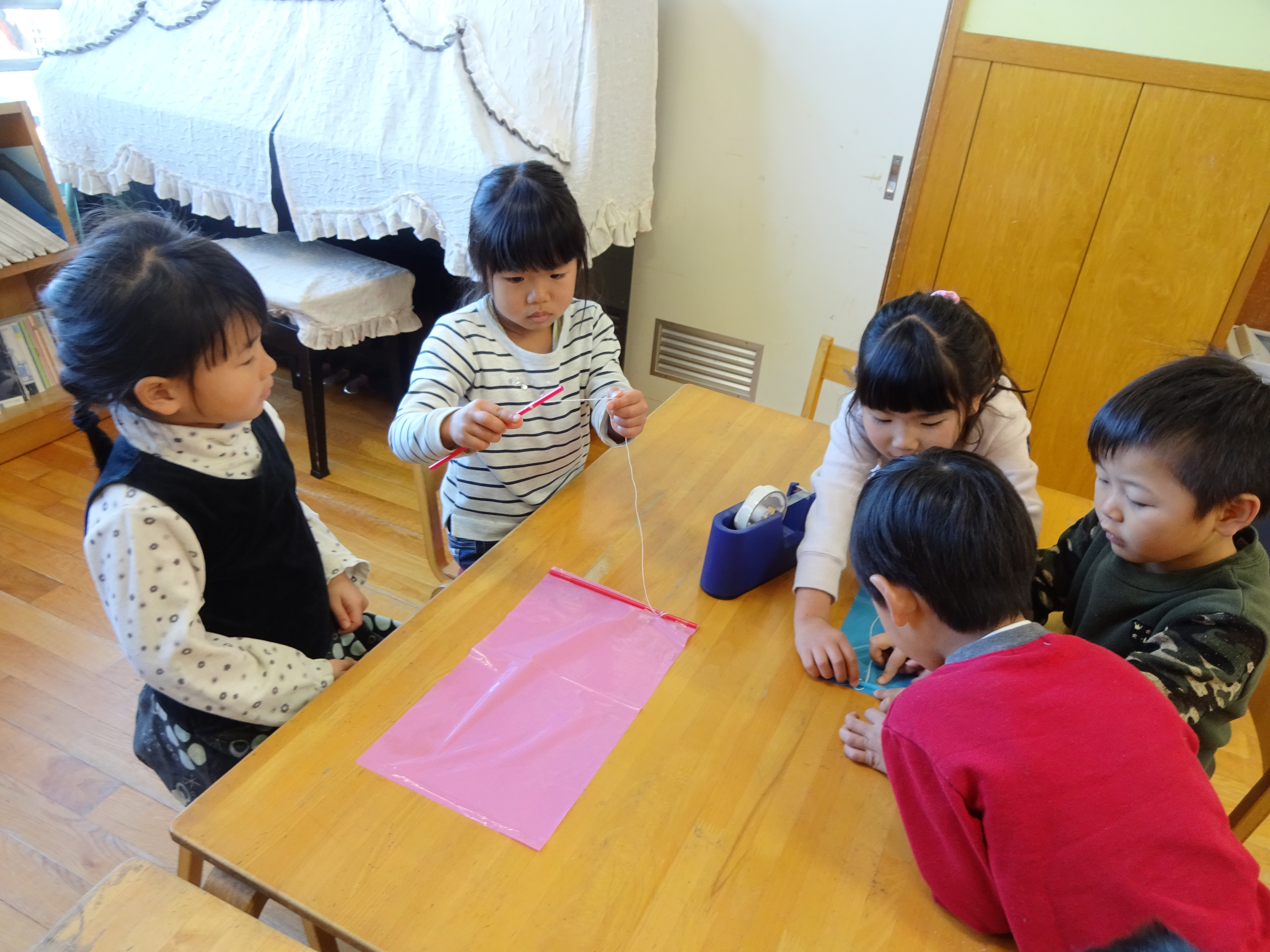 たいようさんと凧作り！！　　
☆つきぐみ☆