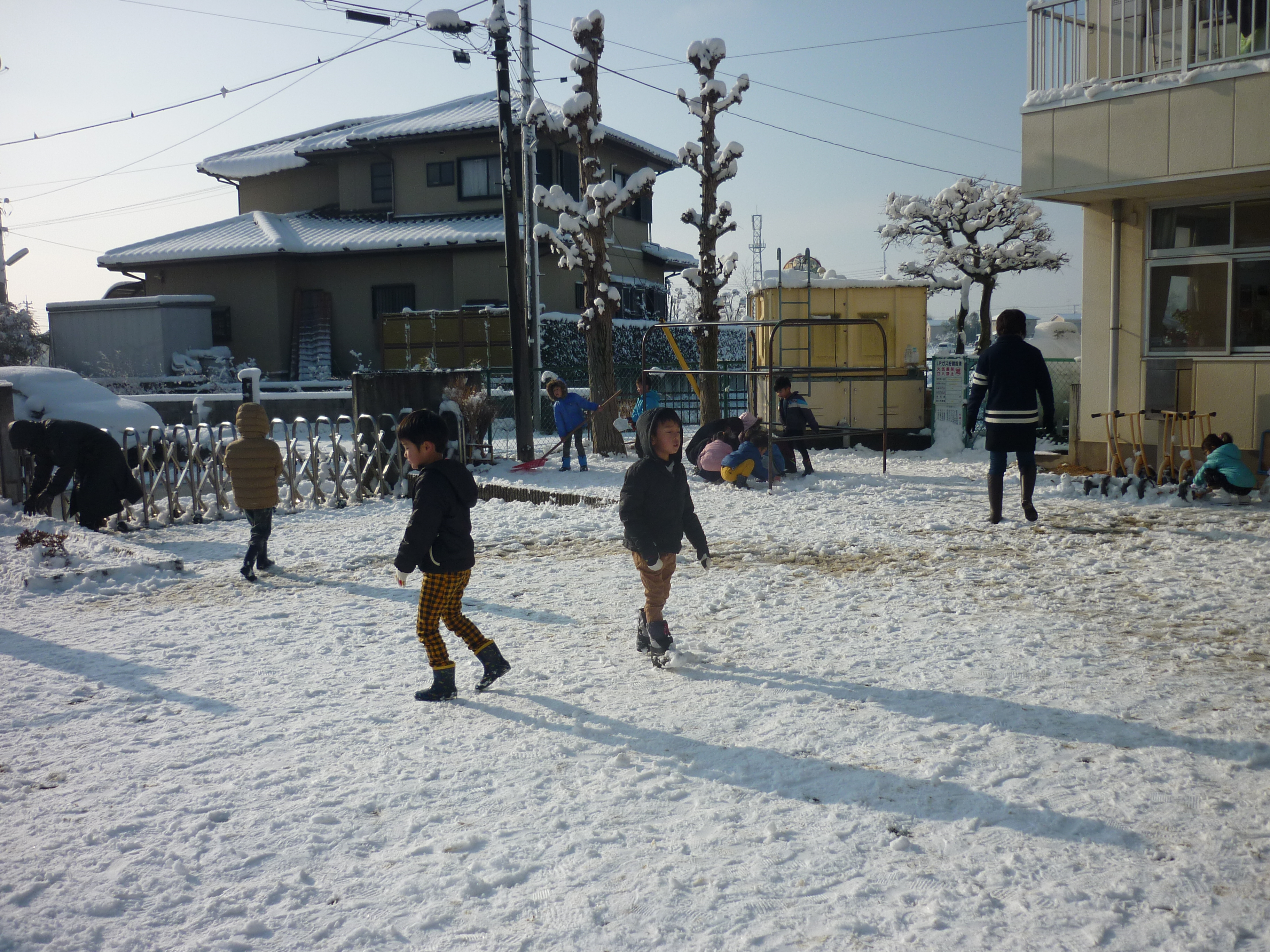 雪あそび！
製作～ひまわり組～
